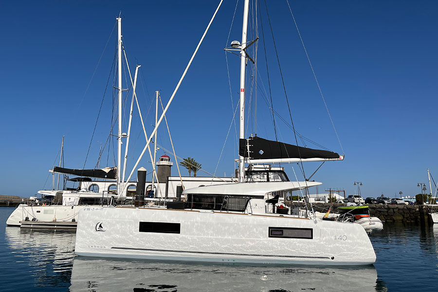 papagayo-beach-lanzarote-private-catamaran_2