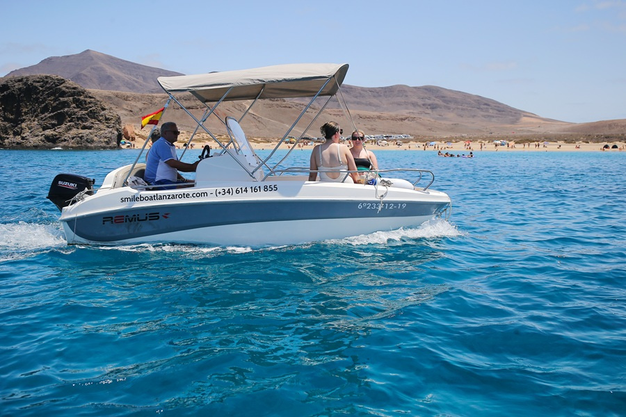 rent-a-boat-in-lanzarote2